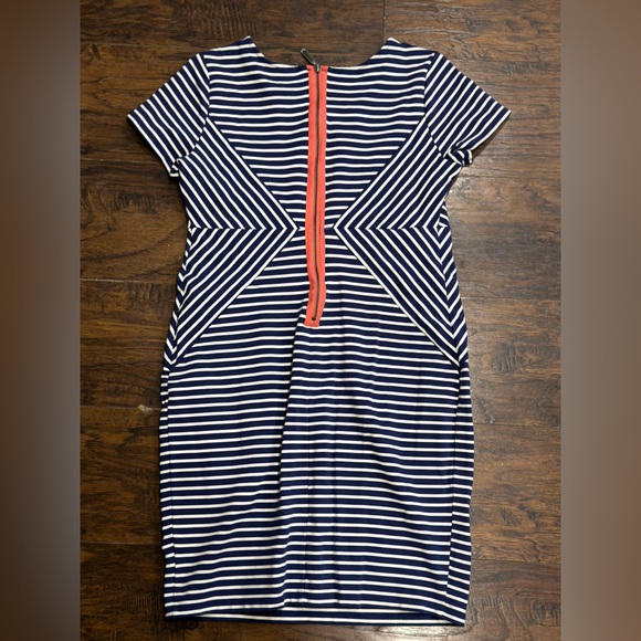 Jessica Simpson Maternity Dress - Picture 5 of 6